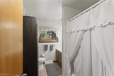 Bath - 5007 E Viola Ave, Austintown, OH 44515 photo 2 of 2