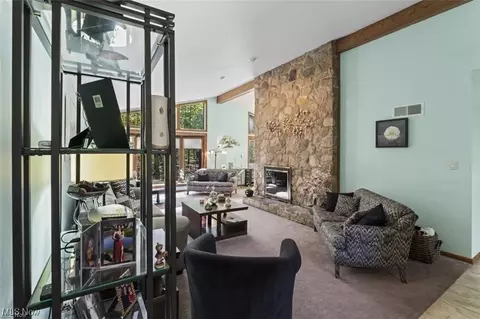 Living - 5007 E Viola Ave, Austintown, OH 44515 photo 4 of 6