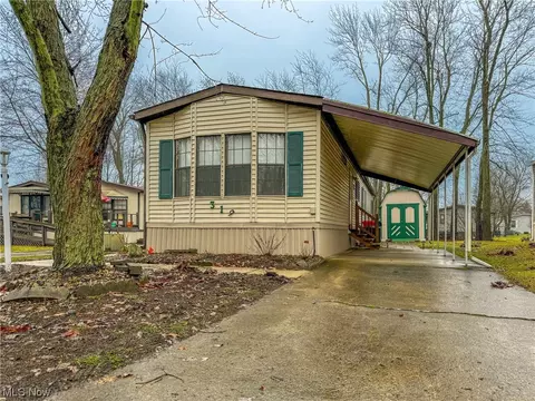 319 Ashwood Dr, Elyria, OH 44035