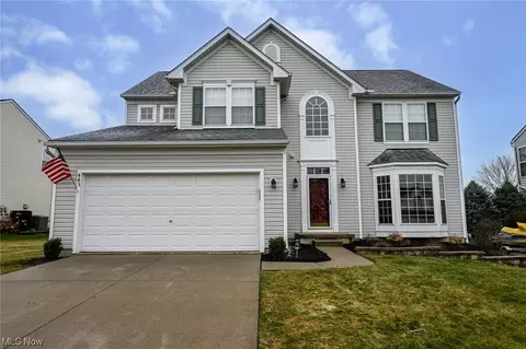 443 Rockglen Dr, Wadsworth, OH 44281