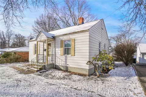 804 Kickapoo Ave, Akron, OH 44305 photo 2