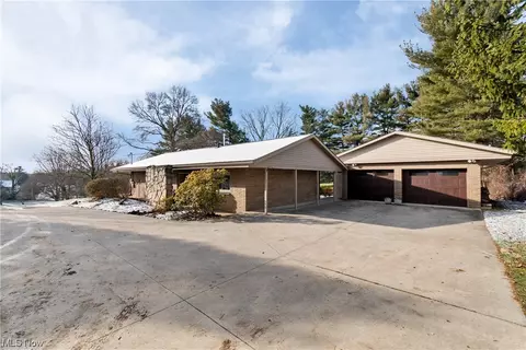 2921 Sanitarium Rd, Akron, OH 44312
