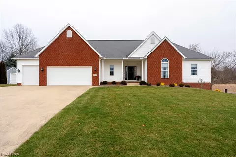 1343 Andrews St NW, Hartville, OH 44632