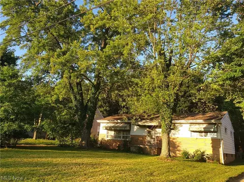 1597 Hyde Park, Akron, OH 44310 photo 6