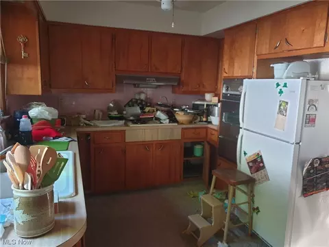 1597 Hyde Park, Akron, OH 44310 photo 2