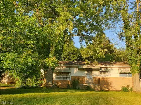 1597 Hyde Park, Akron, OH 44310