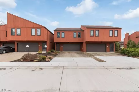 32773 Brookstone Ln, North Ridgeville, OH 44039