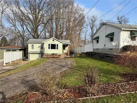 2275 Emerald Dr, Akron, OH 44312 photo 19
