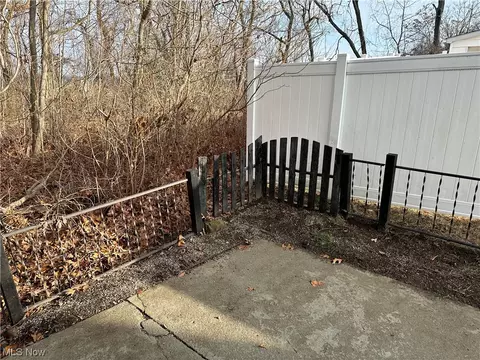 2275 Emerald Dr, Akron, OH 44312 photo 20