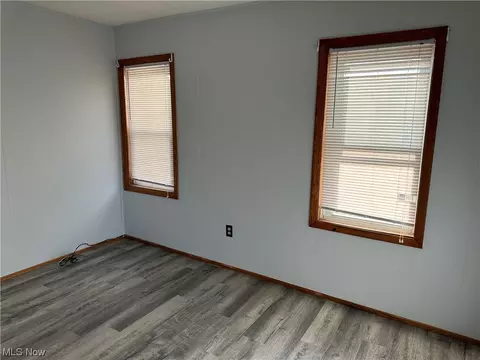 2275 Emerald Dr, Akron, OH 44312 photo 12