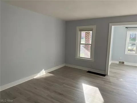 2275 Emerald Dr, Akron, OH 44312 photo 5