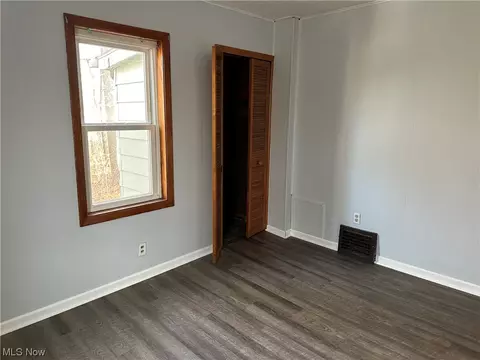 2275 Emerald Dr, Akron, OH 44312 photo 13