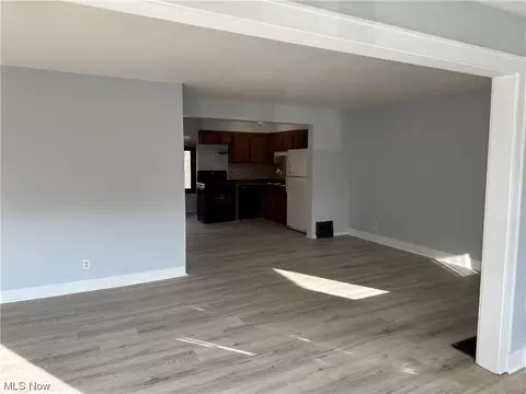 2275 Emerald Dr, Akron, OH 44312 photo 7