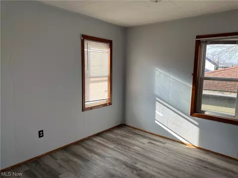 2275 Emerald Dr, Akron, OH 44312 photo 11