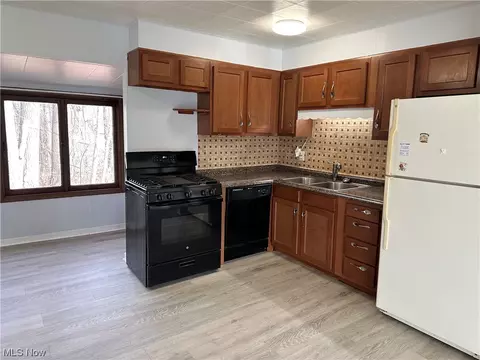 2275 Emerald Dr, Akron, OH 44312 photo 8