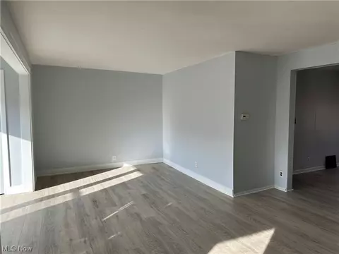 2275 Emerald Dr, Akron, OH 44312 photo 3