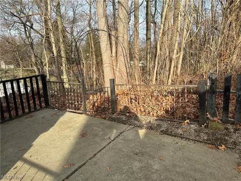 2275 Emerald Dr, Akron, OH 44312 photo 21