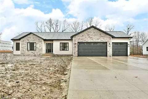 1208 Skyline Ln, Warren, OH 44484