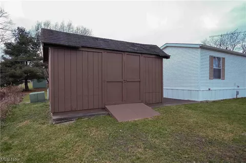 156 Oakwood Dr, Beloit, OH 44609 photo 6
