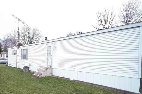 156 Oakwood Dr, Beloit, OH 44609 photo 4