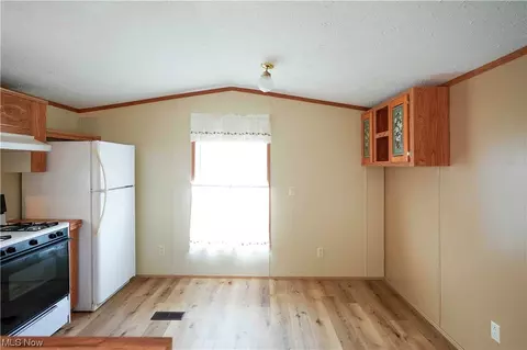 156 Oakwood Dr, Beloit, OH 44609 photo 9