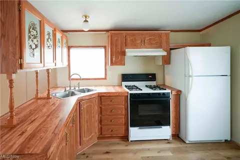 156 Oakwood Dr, Beloit, OH 44609 photo 13