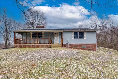 6462 Pleasant Lake Dr SE, East Sparta, OH 44626
