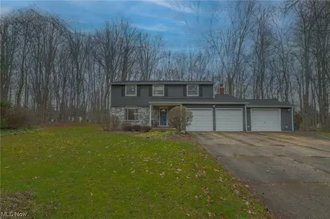 8774 Lawton Dr, Macedonia, OH 44056