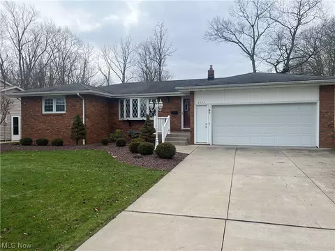 7971 Sigle Ln, Poland, OH 44514