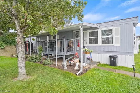 59 Nancy St, Barberton, OH 44203