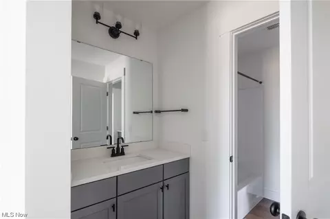 Bath - 9190 Ledge View Ter, Broadview Heights, OH 44147 photo 3 of 5