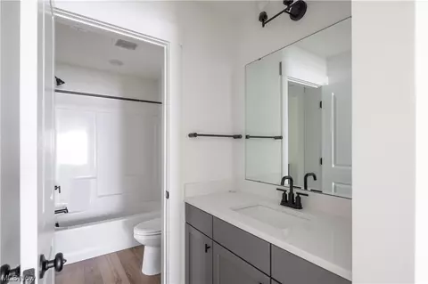 Bath - 9190 Ledge View Ter, Broadview Heights, OH 44147 photo 4 of 5