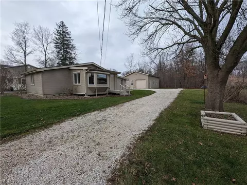 17462 Olive Ave, Lake Milton, OH 44429