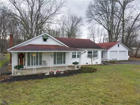 466 Pine Lake Rd, Sebring, OH 44672