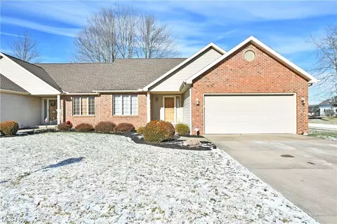 2978 Pond Ln SW, Warren, OH 44481
