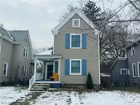 204 Glenwood, Elyria, OH 44035