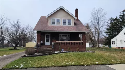 5254 Thomas St, Maple Heights, OH 44137