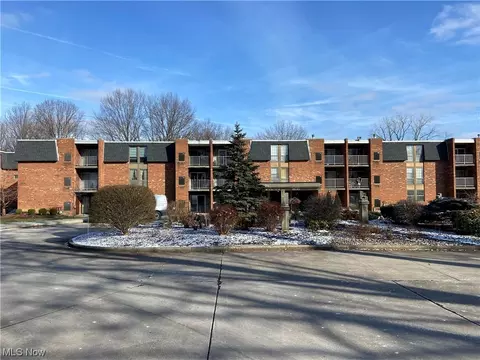 4187 Columbia #327, North Olmsted, OH 44070