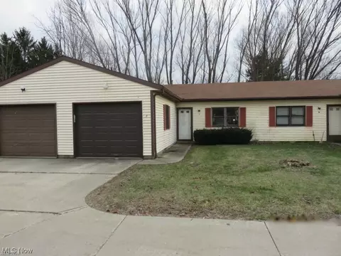 122 Royal Crest Dr #I, Seville, OH 44273