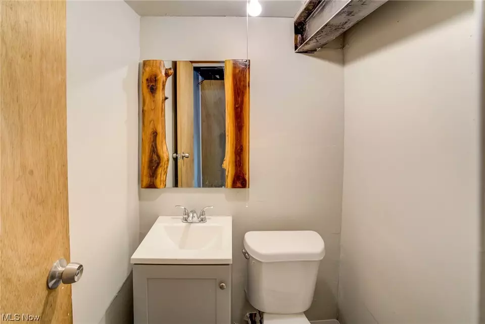 Bath - 4687 E 177th St, Cleveland, OH 44128 photo 2 of 3