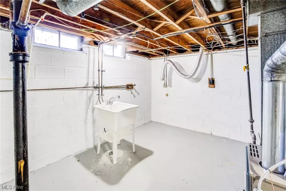 Bath - 4687 E 177th St, Cleveland, OH 44128 photo 3 of 3
