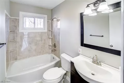 Bath - 4687 E 177th St, Cleveland, OH 44128 photo 1 of 3