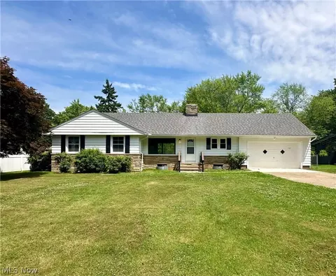 407 Dumbarton Blvd, Richmond Heights, OH 44143