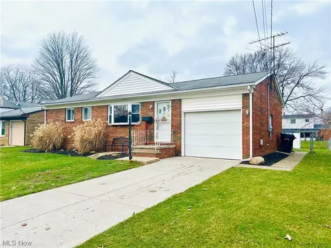 830 Sherwood Dr, Elyria, OH 44035