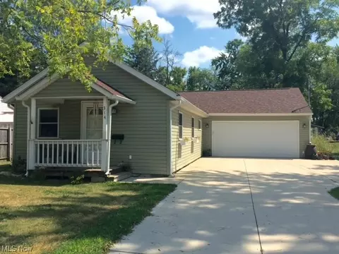 314 N Main St, Wellington, OH 44090