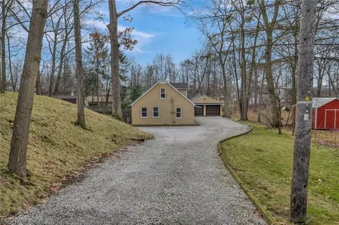 10090 Valleyview Dr, Columbia Station, OH 44028