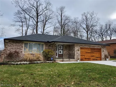 6751 Cheryl Ann Dr, Seven Hills, OH 44131