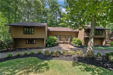 4302 Channel Dr, New Franklin, OH 44319