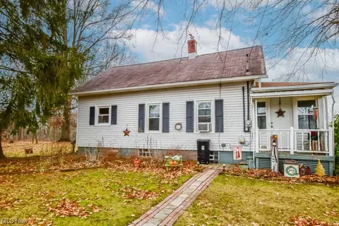 455 Dartmouth St SE, Brewster, OH 44613