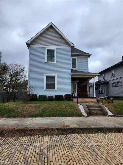827 Phoenix Ave, Chester, WV 26034